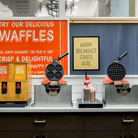 Hampton Inn Boston-Нейтик Экстерьер фото