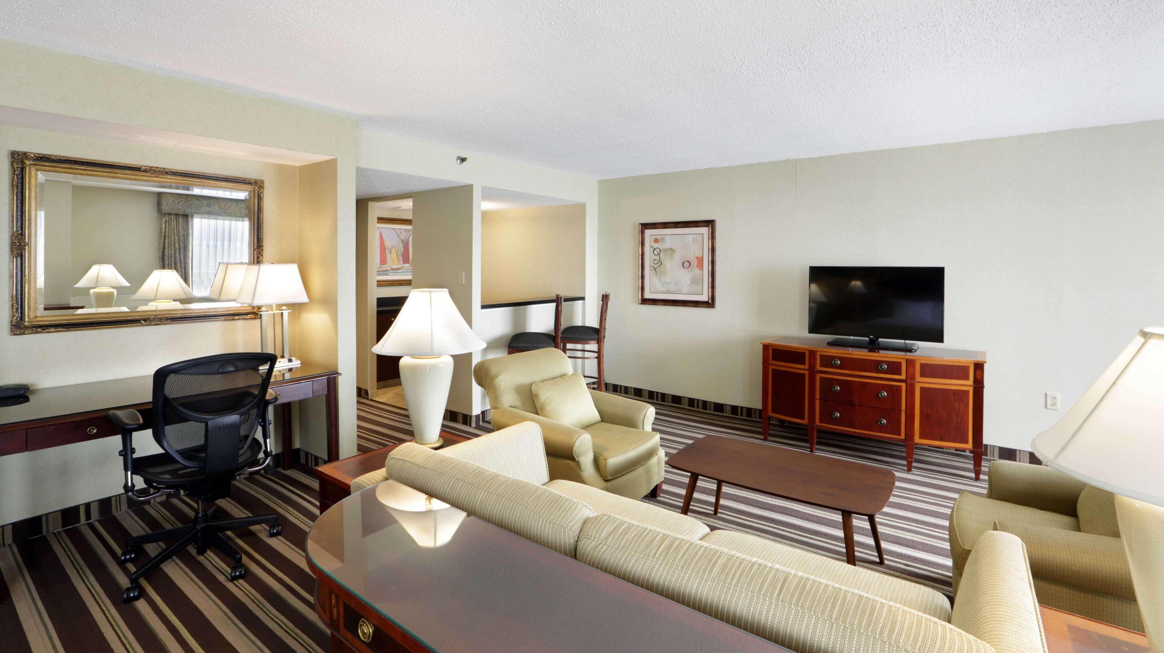 Hampton Inn Boston-Нейтик Экстерьер фото