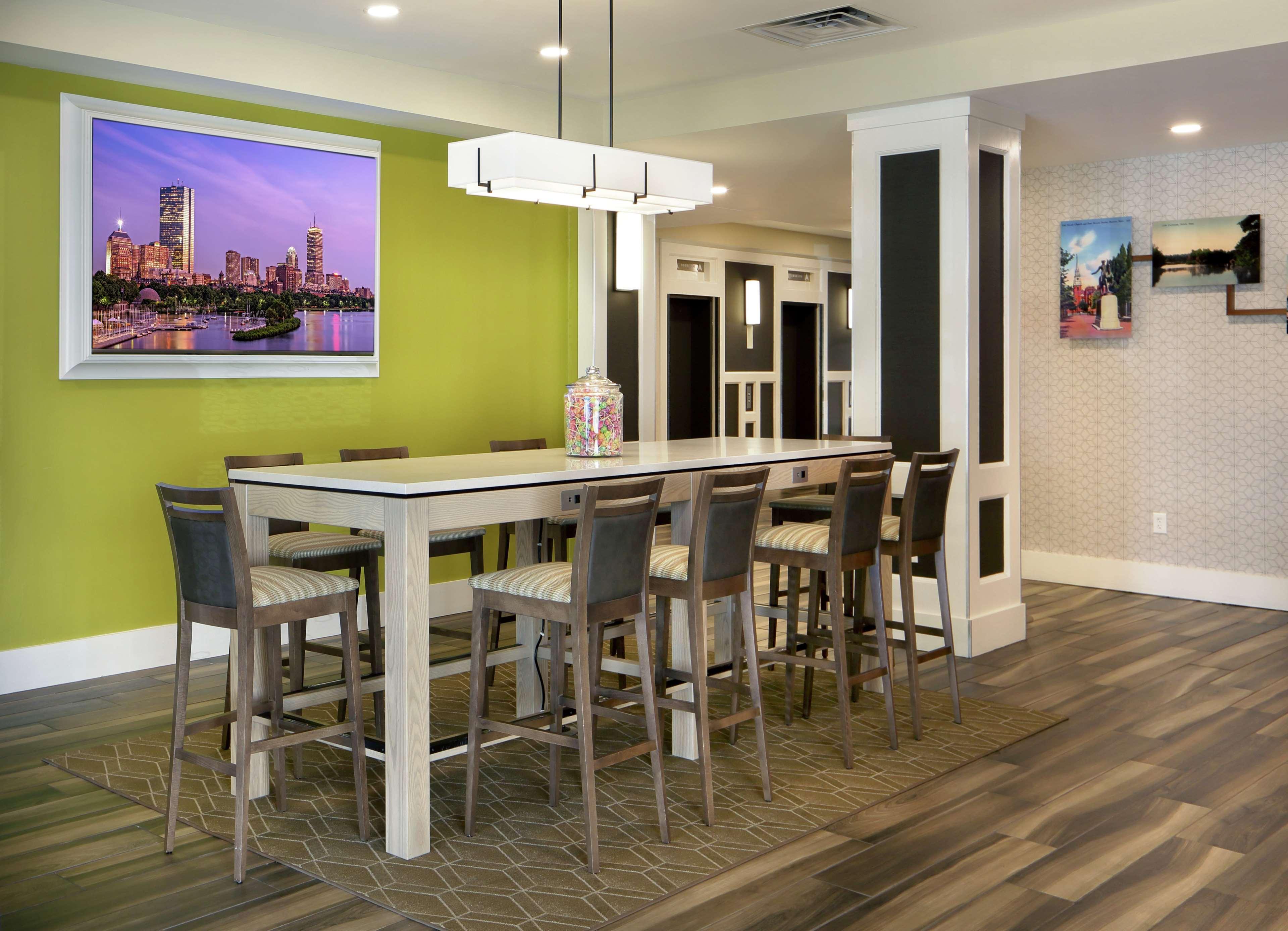 Hampton Inn Boston-Нейтик Экстерьер фото