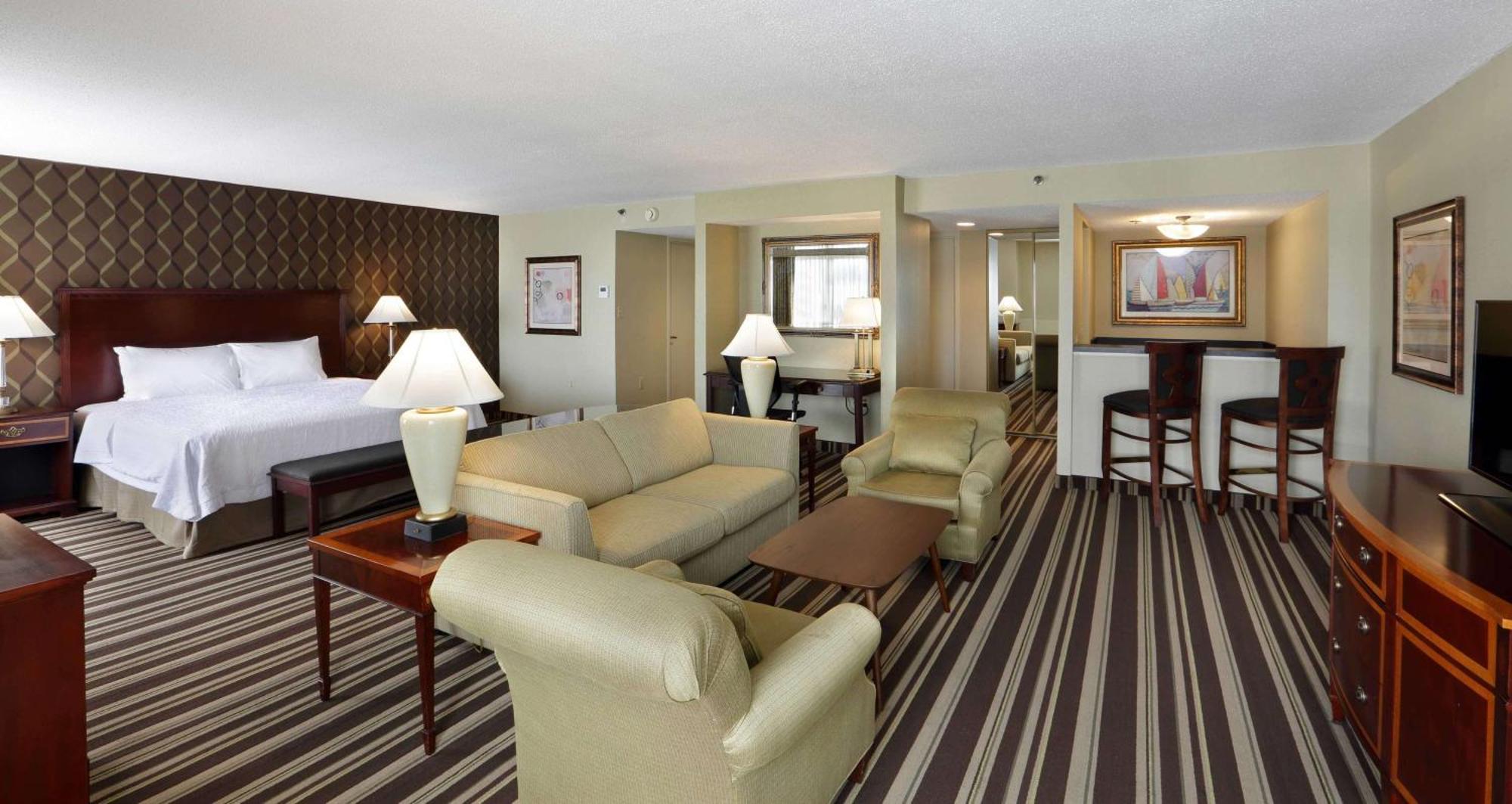Hampton Inn Boston-Нейтик Экстерьер фото