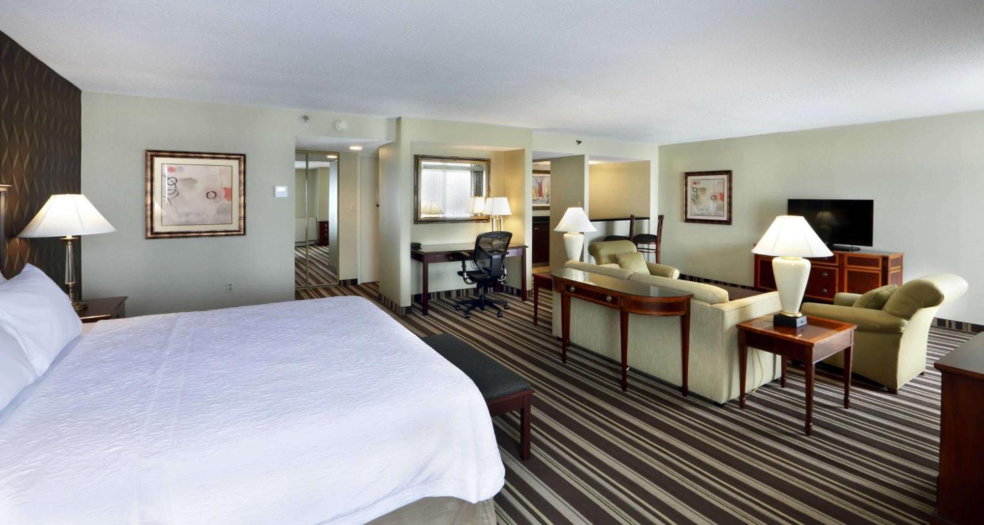 Hampton Inn Boston-Нейтик Экстерьер фото
