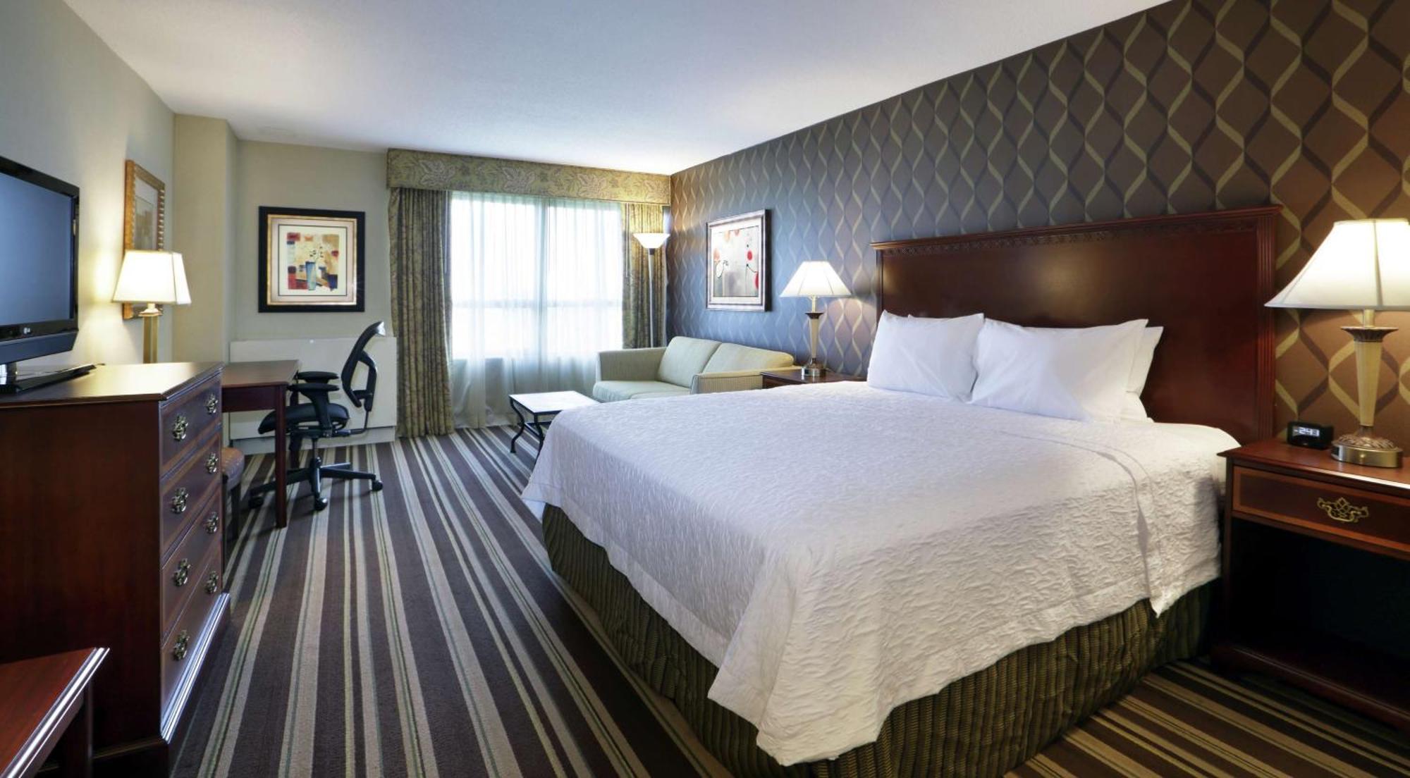 Hampton Inn Boston-Нейтик Экстерьер фото