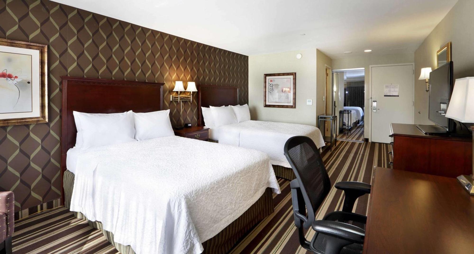 Hampton Inn Boston-Нейтик Экстерьер фото