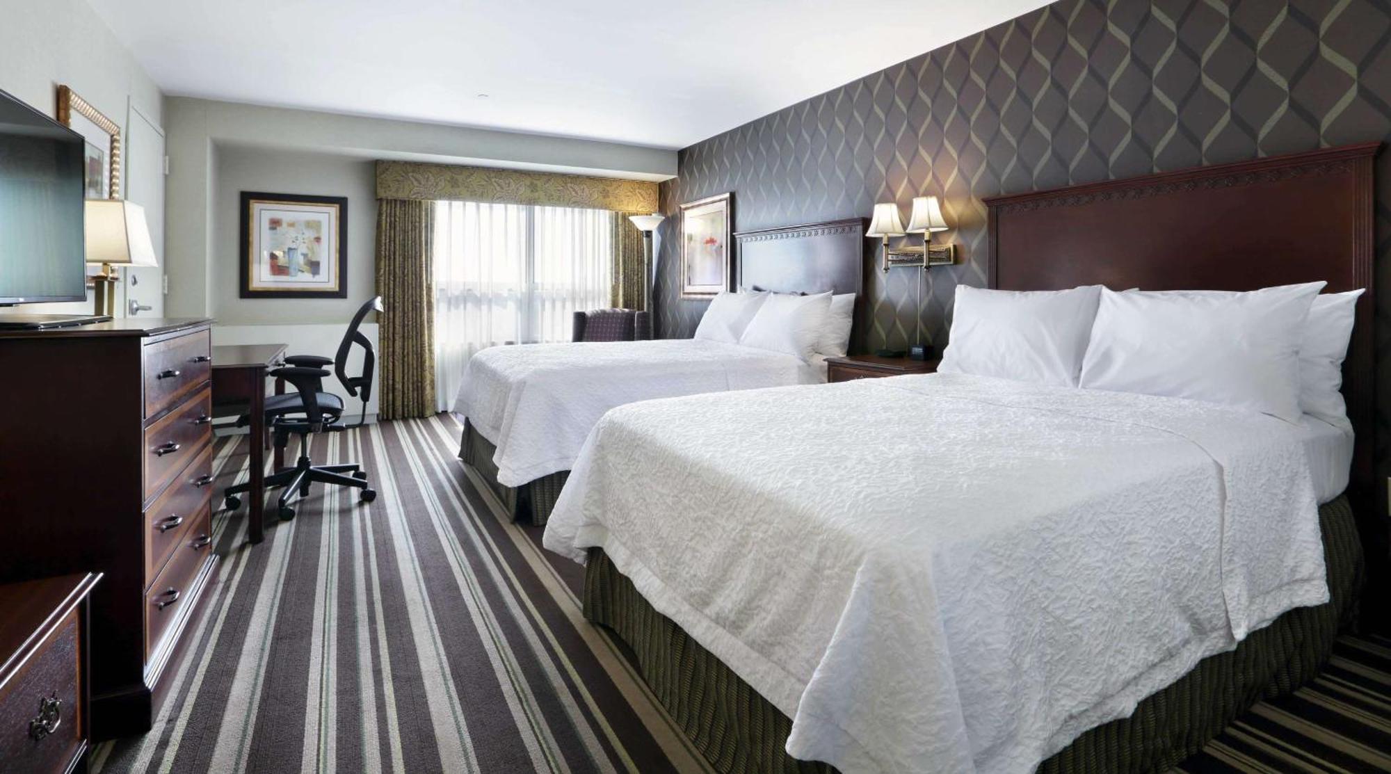Hampton Inn Boston-Нейтик Экстерьер фото
