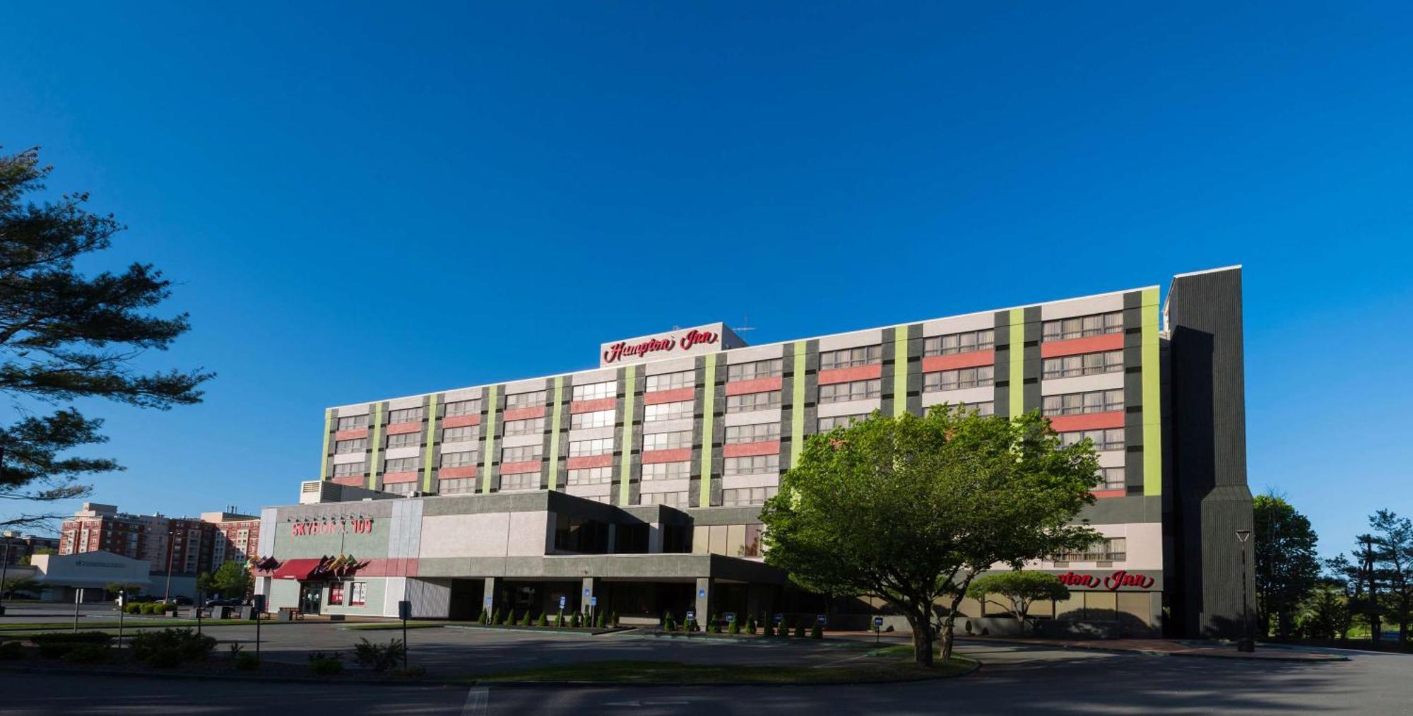 Hampton Inn Boston-Нейтик Экстерьер фото