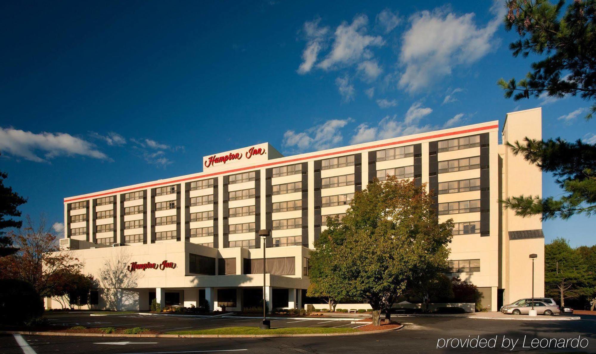 Hampton Inn Boston-Нейтик Экстерьер фото