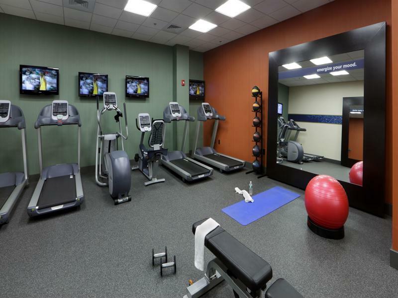 Hampton Inn Boston-Нейтик Экстерьер фото