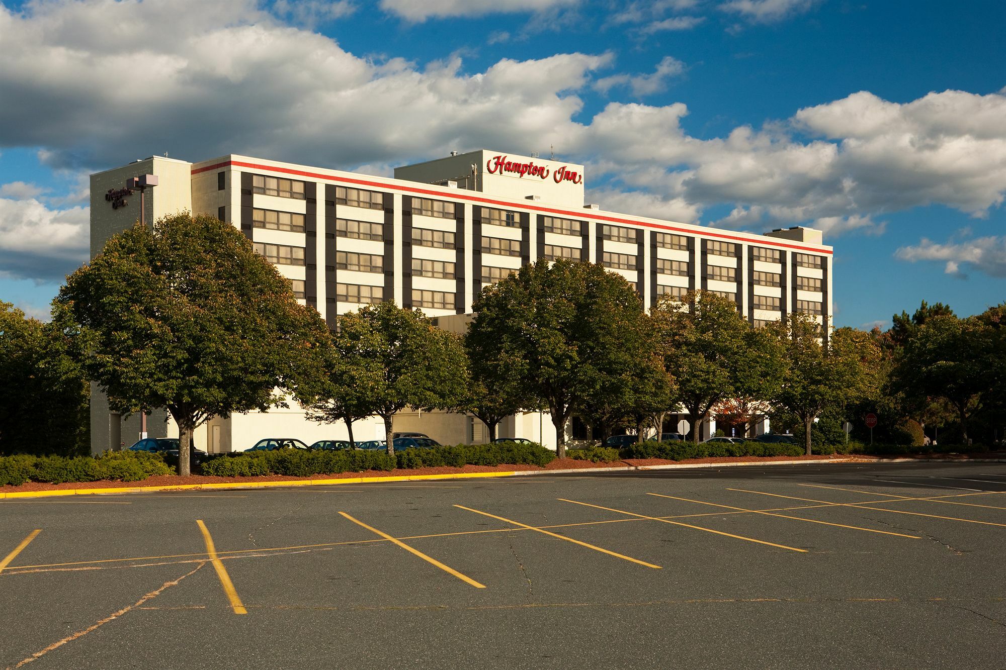 Hampton Inn Boston-Нейтик Экстерьер фото