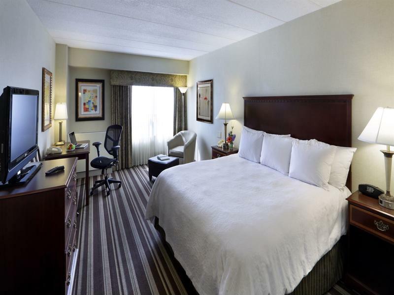 Hampton Inn Boston-Нейтик Экстерьер фото