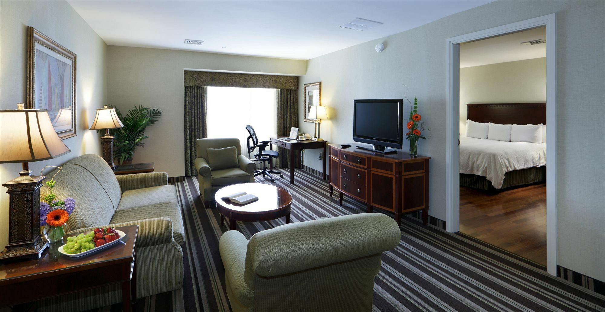 Hampton Inn Boston-Нейтик Экстерьер фото